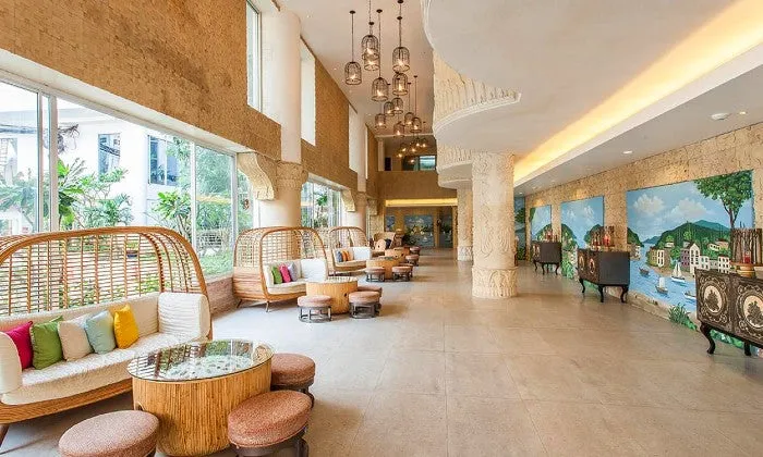 Thailand: 7-Night Stay for 2 Adults incl Breakfast, City Tour & Cabaret Show