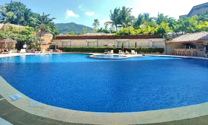 Thailand: 7-Night Stay for 2 Adults incl Breakfast, City Tour & Cabaret Show