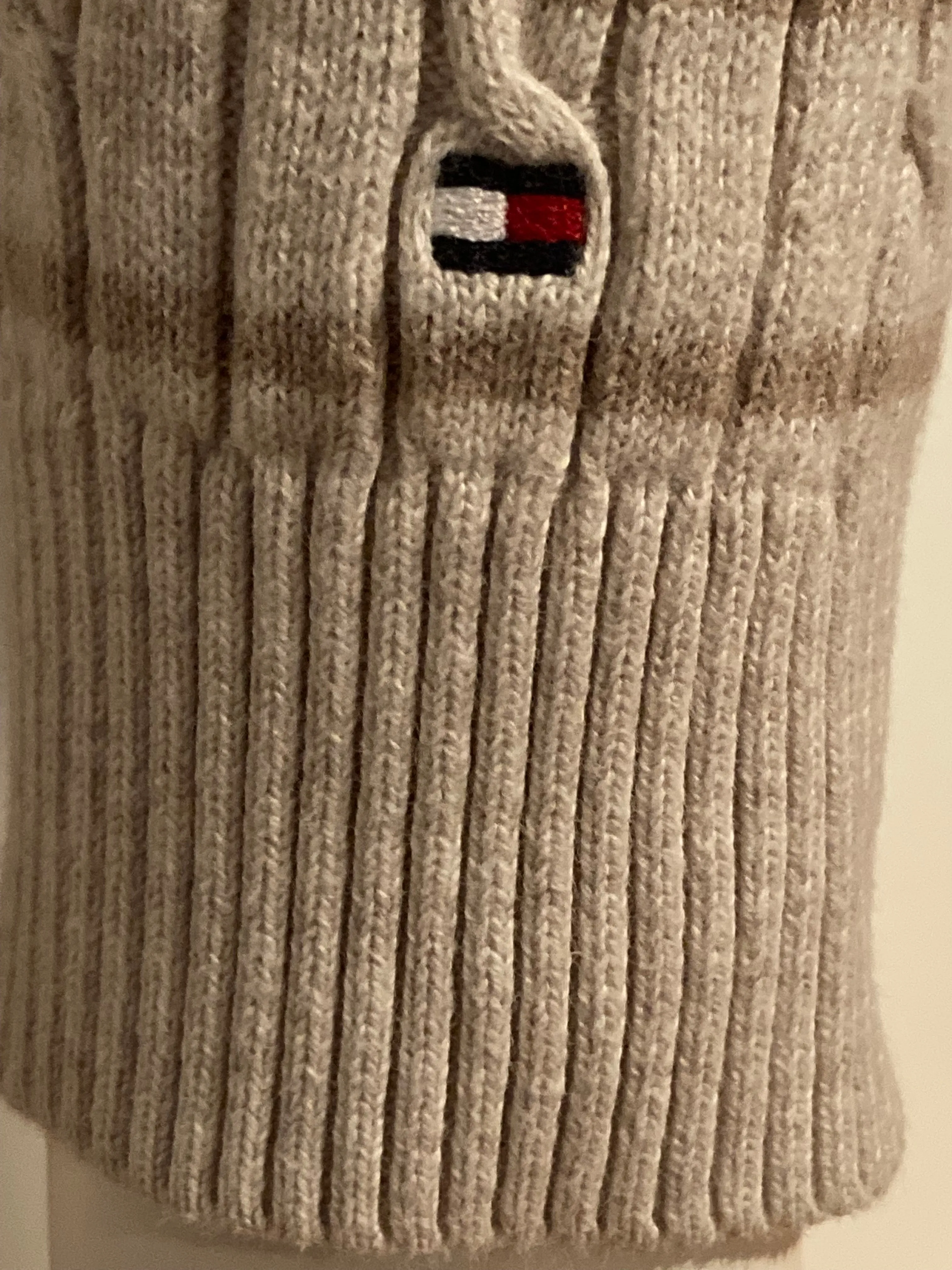 TOMMY HILFIGER Embroidered Logo Adult Women S SM Small Light Beige Long Sleeve V Neck Sweater 2013